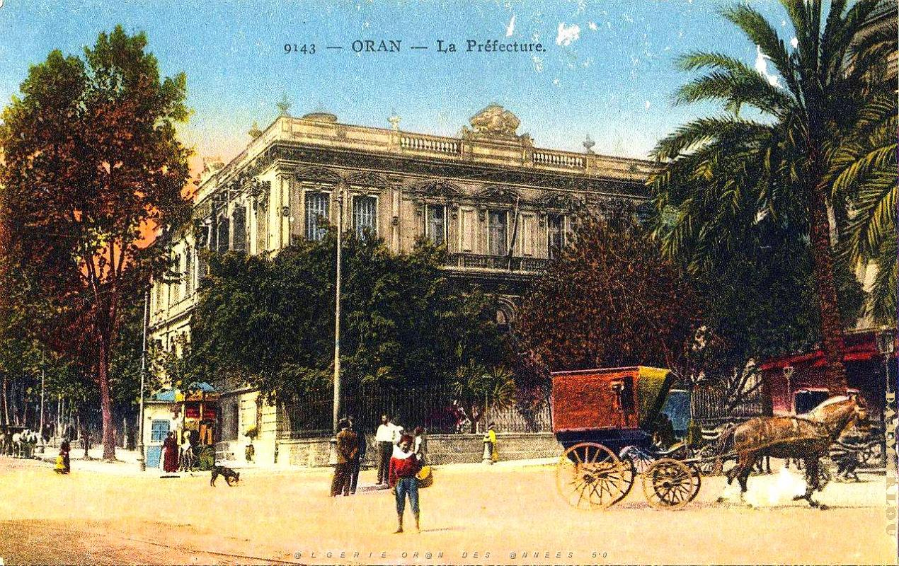 MH b- 038- Place Kleber et prefecture.JPG